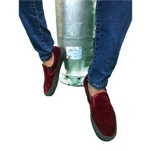 Red Velvet Low-Top Sk8 Slip On Vans